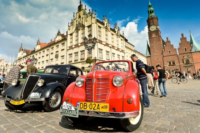 Ubiegłoroczny MotoClassic Wrocław przyciągnął wielu miłośników zabytkowych aut