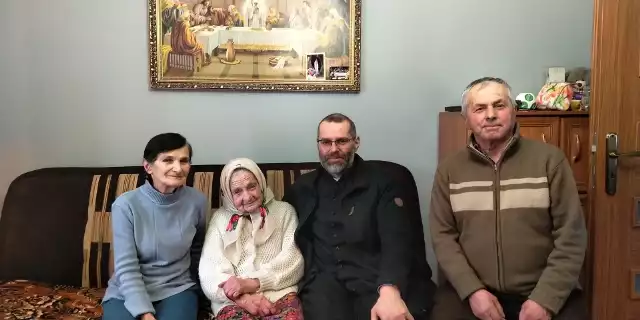 107-letnia Anna Winiarska z rodziną