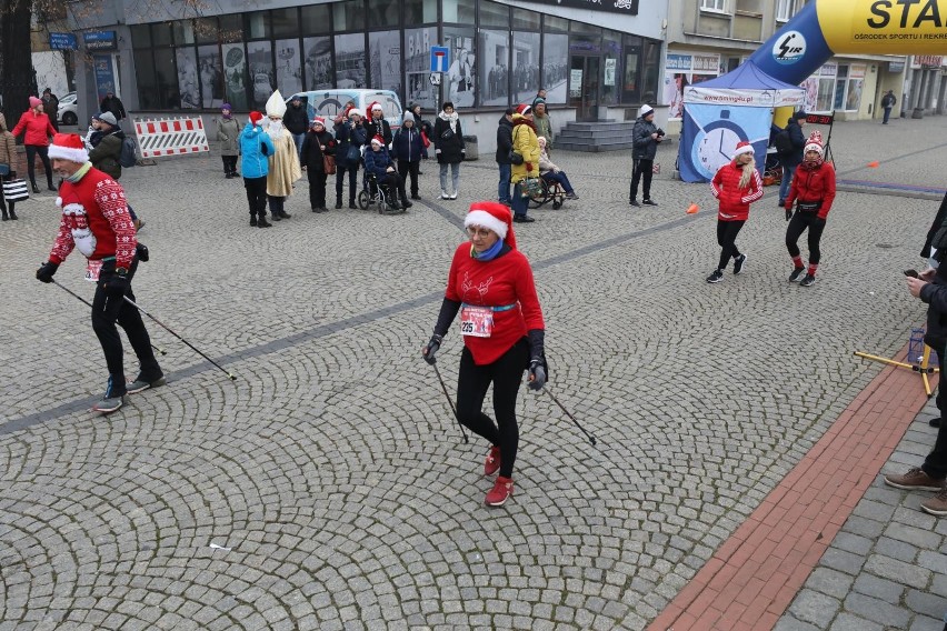 Zobacz kolejne zdjęcia. Przesuwaj zdjęcia w prawo - naciśnij...