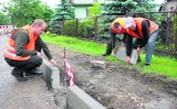 Czyn społeczny w Zawierciu. Mieszkańcy dzielnicy Bzów nie chcieli dłużej czekać na chodnik