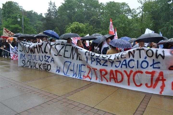 Częstochowa: Protest w obronie I Liceum Ogólnokształcącego...