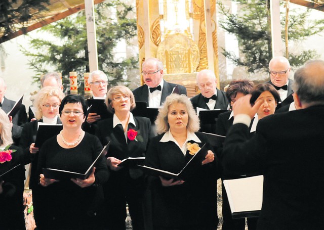 Podczas koncertów jubileuszowych Cantemus Domino, w kolejne soboty (16 i 23 listopada) będzie można nabyć płytę chóru z kolędami i pastorałkami.