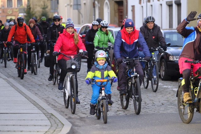 Rowerowa Masa Krytyczna wzięła udział w 28. finale Wielkiej Orkiestry Świątecznej Pomocy. Były licytacje a później przejazd przez miasto. Zobaczcie zdjęcia.