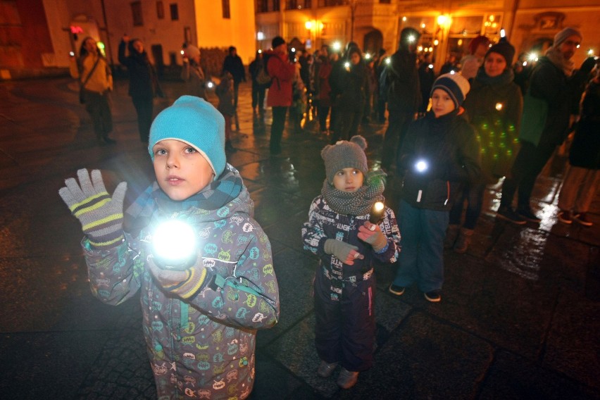 Około 50 osób wzięło udział w happeningu Zielonych. O godz....