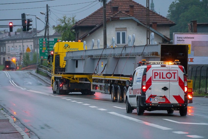 Nowy Sącz. Pierwsze elementy Mostu Heleńskiego już dotarły