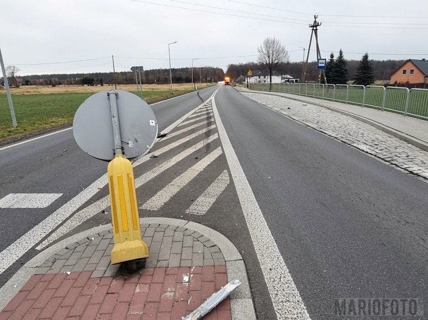 Jełowa. Pijany kierowca wjechał w wysepkę dla pieszych.