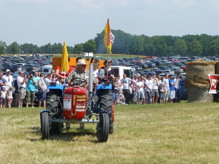 Pokaz starych traktorów w Minikowie