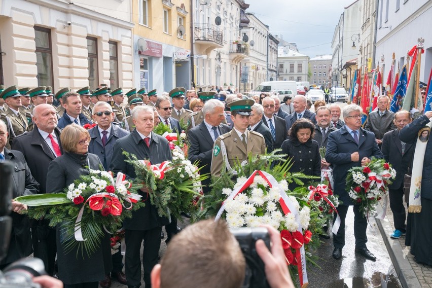 W Nowym Sączu odsłonięto tablicę upamiętniającą Prezydenta Lecha Kaczyńskiego