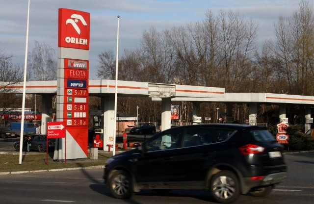 Mięso, obuwie, AGD na stacji benzynowej! Zakupy w niedzielę. Zamiast do marketu pójdziemy na stację paliw?