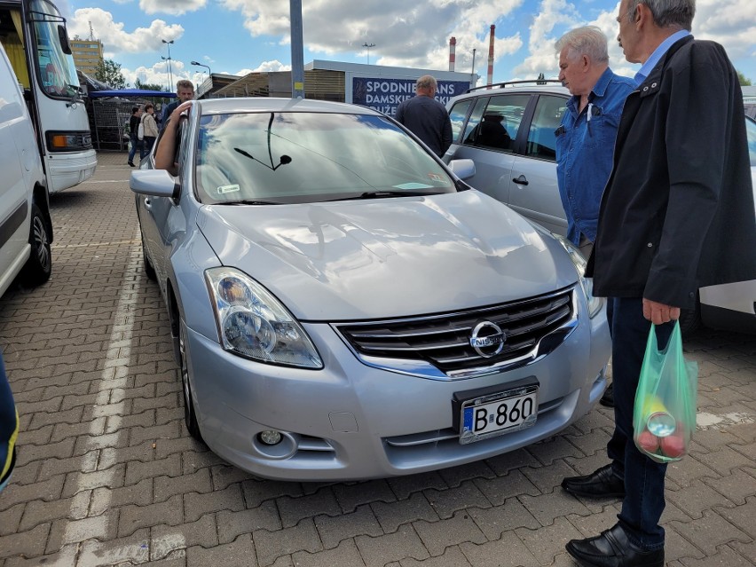 Giełda samochodowa przy Andersa w Białymstoku w pierwszą...