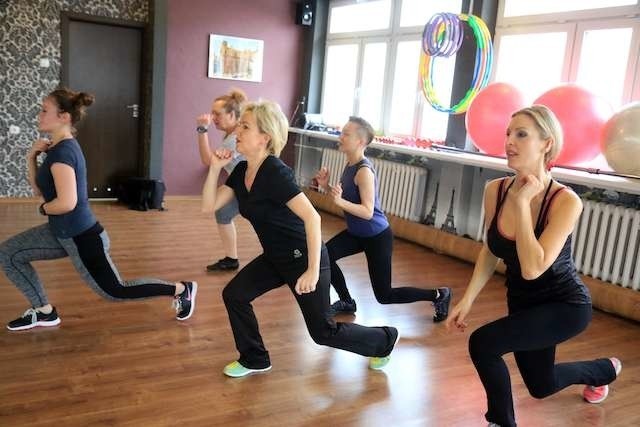 Darmowe zajęcia fitness z okazji Święta Kobiet cieszyły się w klubie TKKF przy Wojska Polskiego w Toruniu sporym zainteresowaniem