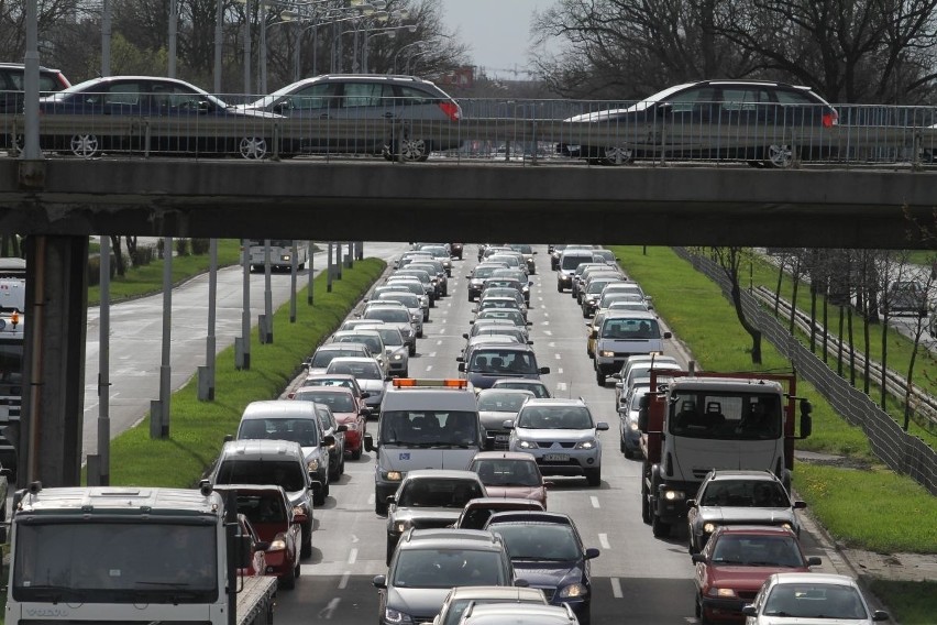 Wypadek na Krzywoustego. Potężne korki w stronę Psiego Pola (ZDJĘCIA)