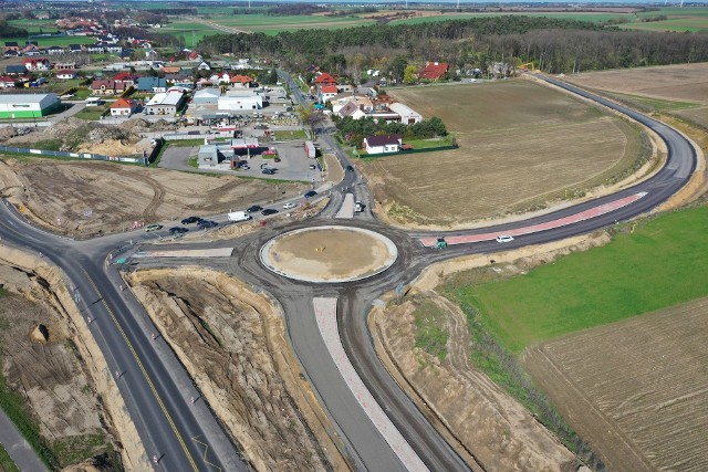 W ramach inwestycji powstanie ponad 8 kilometrów nowej, wojewódzkiej trasy, a także nowy most na rzece Stara Kania w gminie Piaski, wiadukt nad linią kolejową PKP czy obiekt nad Rowem Bodzewskim.Zobacz wszystkie zdjęcia ---->