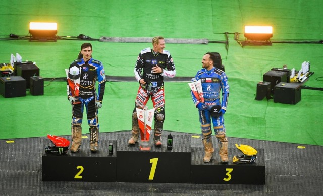 (13 maja trójka Motorowców stanęła na podium Grand Prix Polski w Warszawie. Najlepszy był wówczas Szwed, Lindgren. Drugi był Holder, a trzeci Zmazrzlik)