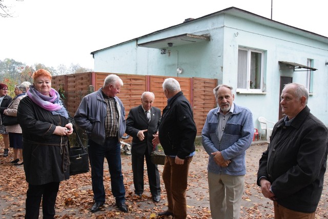 Za sprawą licznie przybyłych nauczycieli i absolwentów, zamknięta w 1998 r. szkoła podstawowa ponownie ożyła.