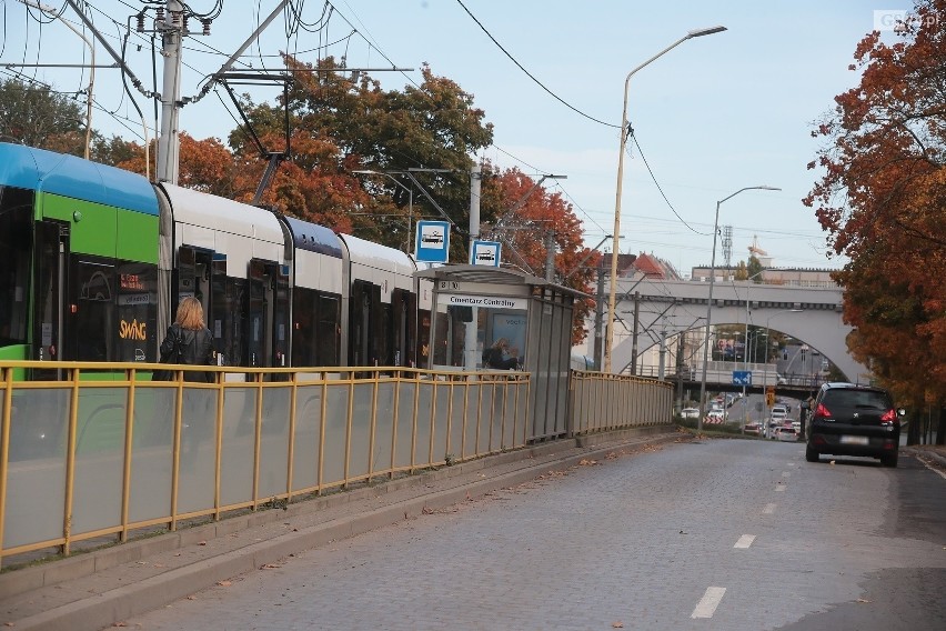 Szczecin. W weekend dodatkowe tramwaje i autobusy w rejon cmentarza. Sprawdź rozkłady