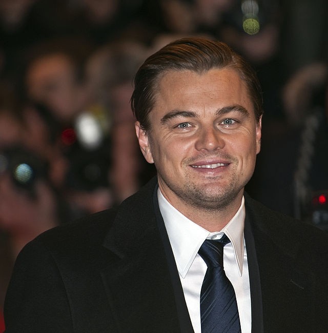 Leonardo DiCaprio romansuje z młodymi dziewczynami. Do Londynu udał się z tajemniczą brunetką