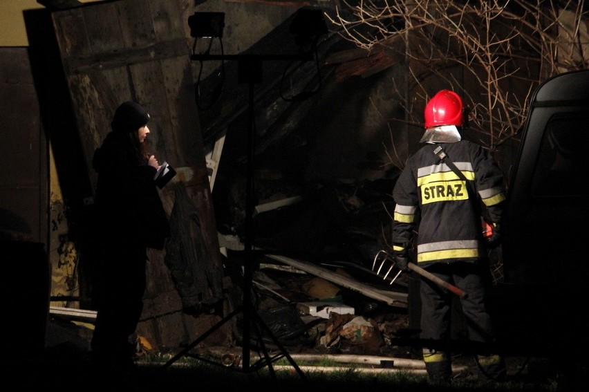 Wrocław: Trzy osoby zginęły w pożarze garaży przy ul. Bujwida (ZDJĘCIA)