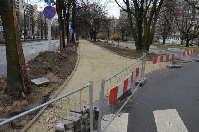 Budowa nowej ścieżki rowerowej przy ul. Powstańców Śląskich (od skrzyżowania z Wielką w kierunku Powstańców Śląskich)