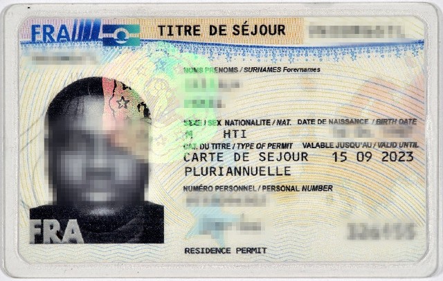 Haitańczyk przyznał się, że kupił fałszywy francuski dokument.