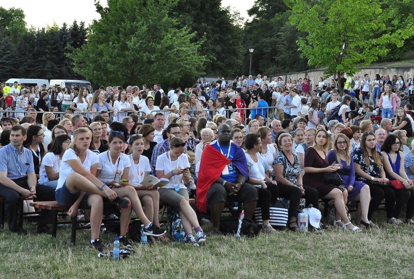 Światowe Dni Młodzieży 2016. Wieczór Uwielbienia w Sandomierzu