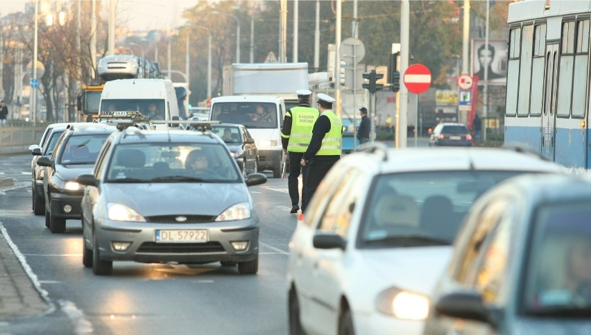 Śmiertelny wypadek na ul. Krakowskiej. Nie żyje motocyklista (ZDJĘCIA)