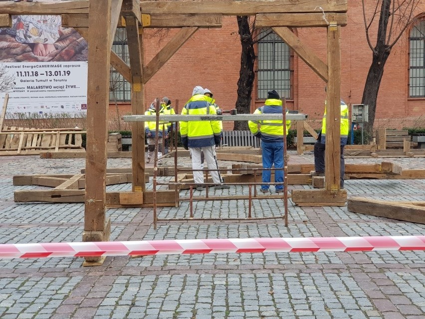 Niedługo na Rynku Nowomiejskim stanie bożonarodzeniowa...