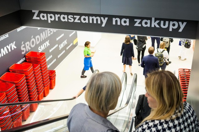 W sobotę, 2 listopada, sklepy będą czynne tak, jak w każdą sobotę. Zrobimy więc zakupy w największych supermarketach i mniejszych sieciach handlowych.