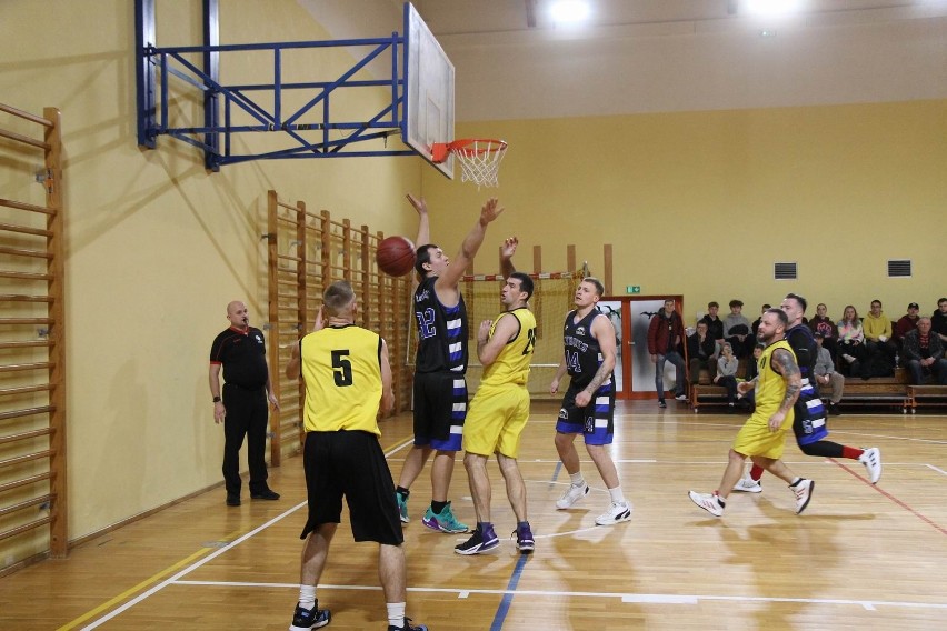 Rozpoczęły się mecze Chełmińskiej Ligi Koszykówki TKKF