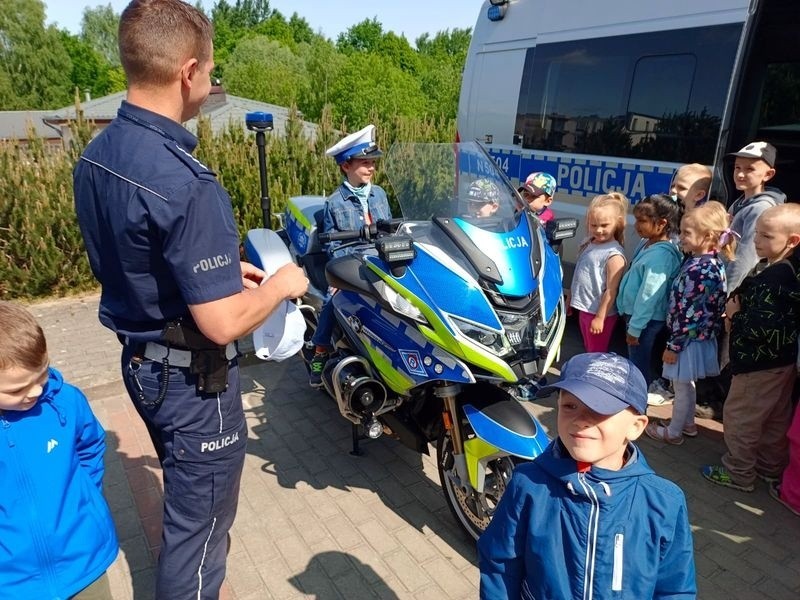 Z okazji Dnia Dziecka kartuscy policjanci zorganizowali dla...