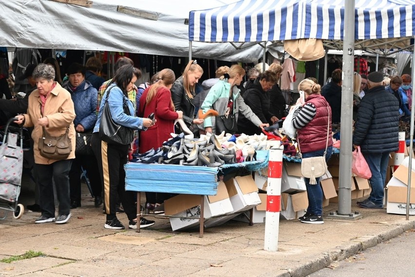 Wokół kieleckich bazarów w każdy wtorek i piątek działa też...