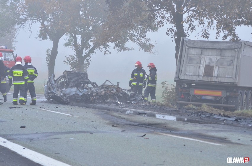 Śmiertelny wypadek na drodze z Brzegu do Strzelina. Auta w płomieniach