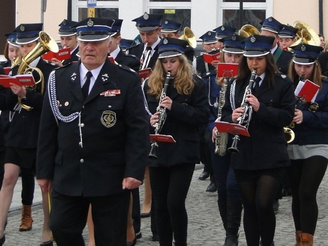 Podczas obchodów Święta Niepodległości zagrała Młodzieżowa Orkiestra Dęta z Bodzentyna pod dyrekcją kapelmistrza Kazimierza Podrazy.