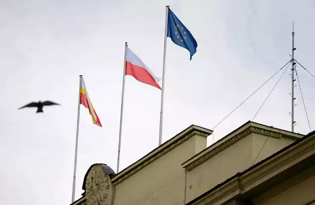 Flaga Unii Europejskiej wróciła na dach Urzędu Wojewódzkiego