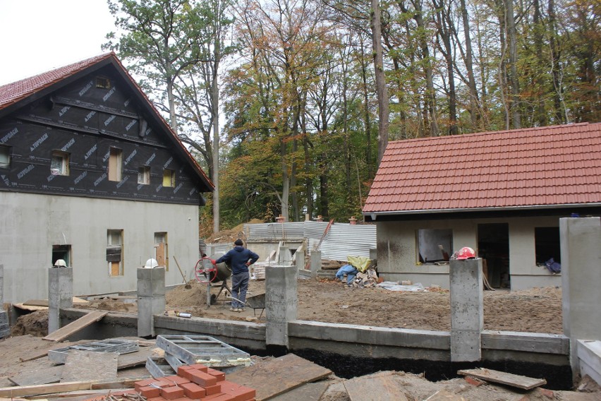 Zajazd Szmaragd staje się coraz ładniejszy. Za rok będzie gotowy