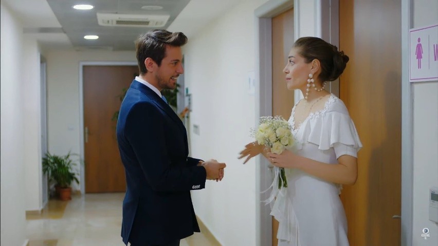 "Wymarzona miłość" odcinek 118. Afera po ślubie Leyli i Emrego. Huma i Mevkibe w szpitalu! [STRESZCZENIE ODCINKA]