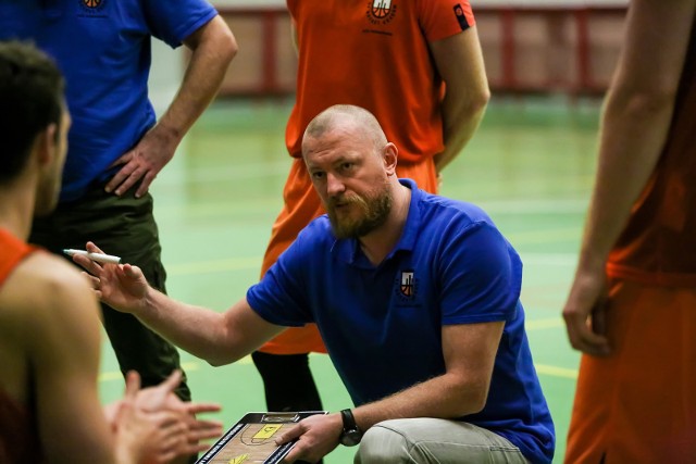 Trener R8 Basketu Rafał Knap