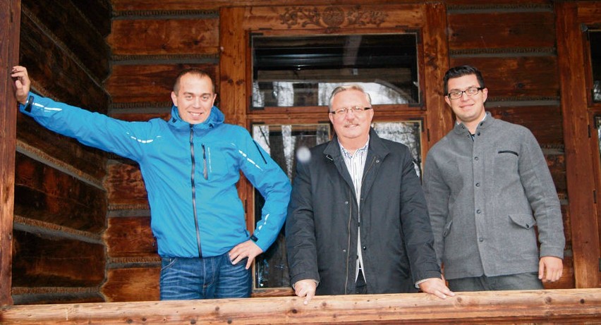 Od lewej stoją: Maciej, Jan i Bartłomiej Gąsienica Walczak...