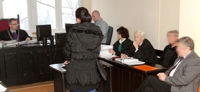 W piątek były wójt gminy i jego zastępczyni przysłuchiwali się rozprawie przed Sądem Rejonowym w Radomiu na ławie oskarżonych.