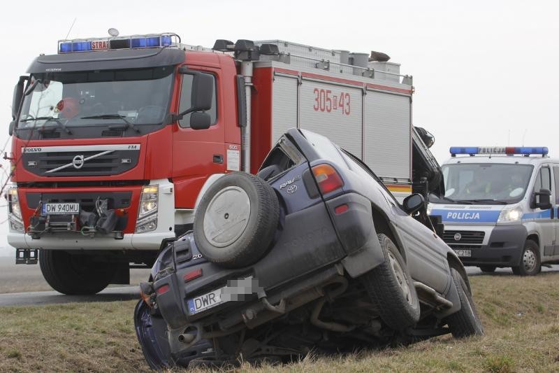 Wypadek w Kiełczowie. Ranna kobieta i dwoje dzieci (ZDJĘCIA)