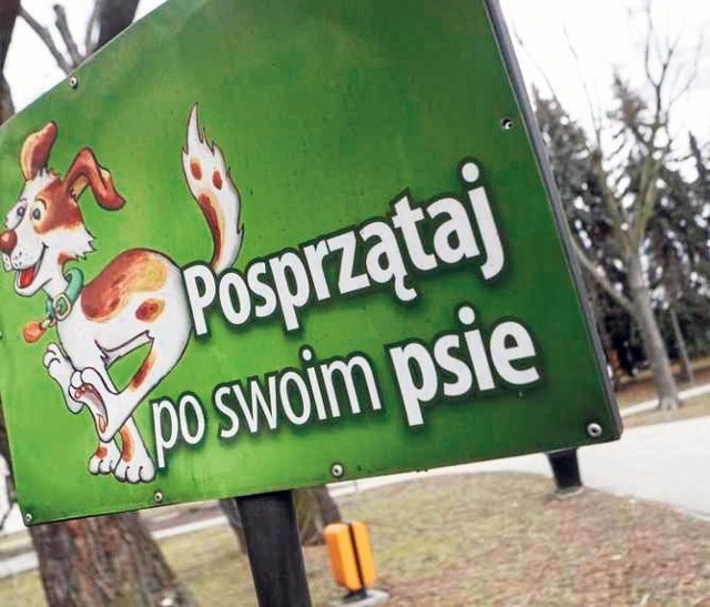 W Rzeszowie w niektórych miejscach pojawiły się tabliczki z apelem o posprzątanie psich nieczystości.