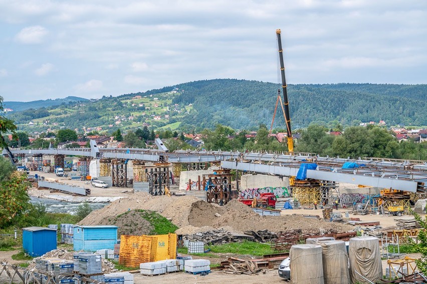 Nowy Sącz. Budowa nowego mostu heleńskiego. Połączono obydwa brzegi Dunajca [ZDJĘCIA]