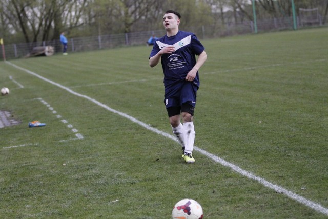 Strzelec gola dla "Swory" Radoslaw Mikulski.