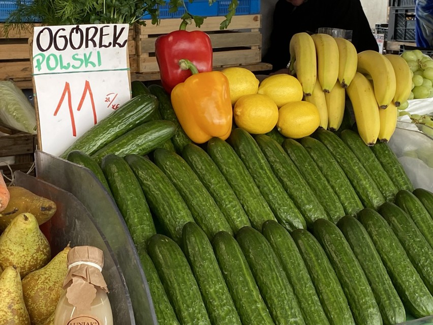 Ceny warzyw i owoców na bazarach w Kielcach. Po ile pomidory, jabłka, truskawki?