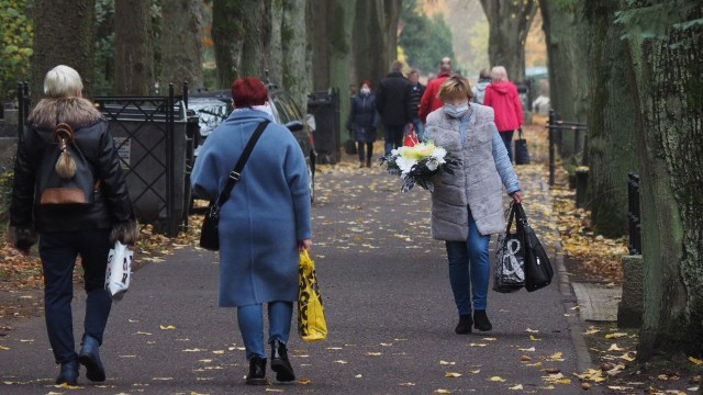 Tak w niedzielne południe wyglądał koszaliński cmentarz.