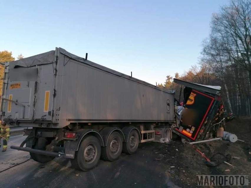 Wypadek na autostradzie. Zderzyły się dwie ciężarówki. Ruch odbywa się jedną nitką. Część aut jedzie przez Opole. Są ogromne korki  