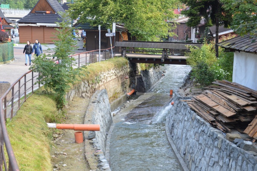 Zakopane. Woda zniszczyła mur w korycie potoku Młyniska [ZDJĘCIA]