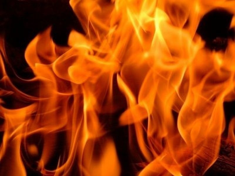 Pożar domu w Bielisze. Ciężarna kobieta trafiła do szpitala