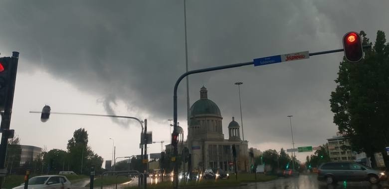 Nad Łódź i województwo nadciąga nawałnica. Meteorolodzy ostrzegają