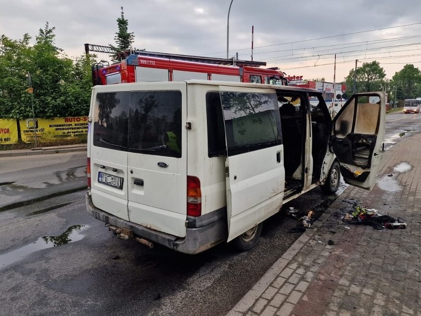 Pożar busa w Łańcucie. Poparzone zostały trzy osoby [ZDJĘCIA]